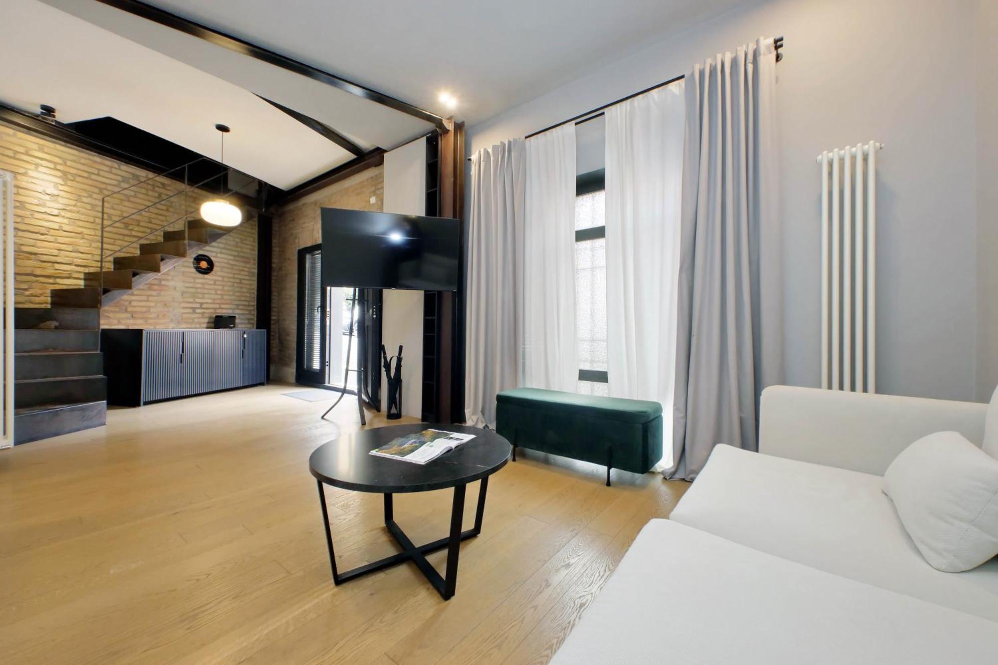 Apartment Homely Loft Beltrami 500 Mt From Piramide Rome