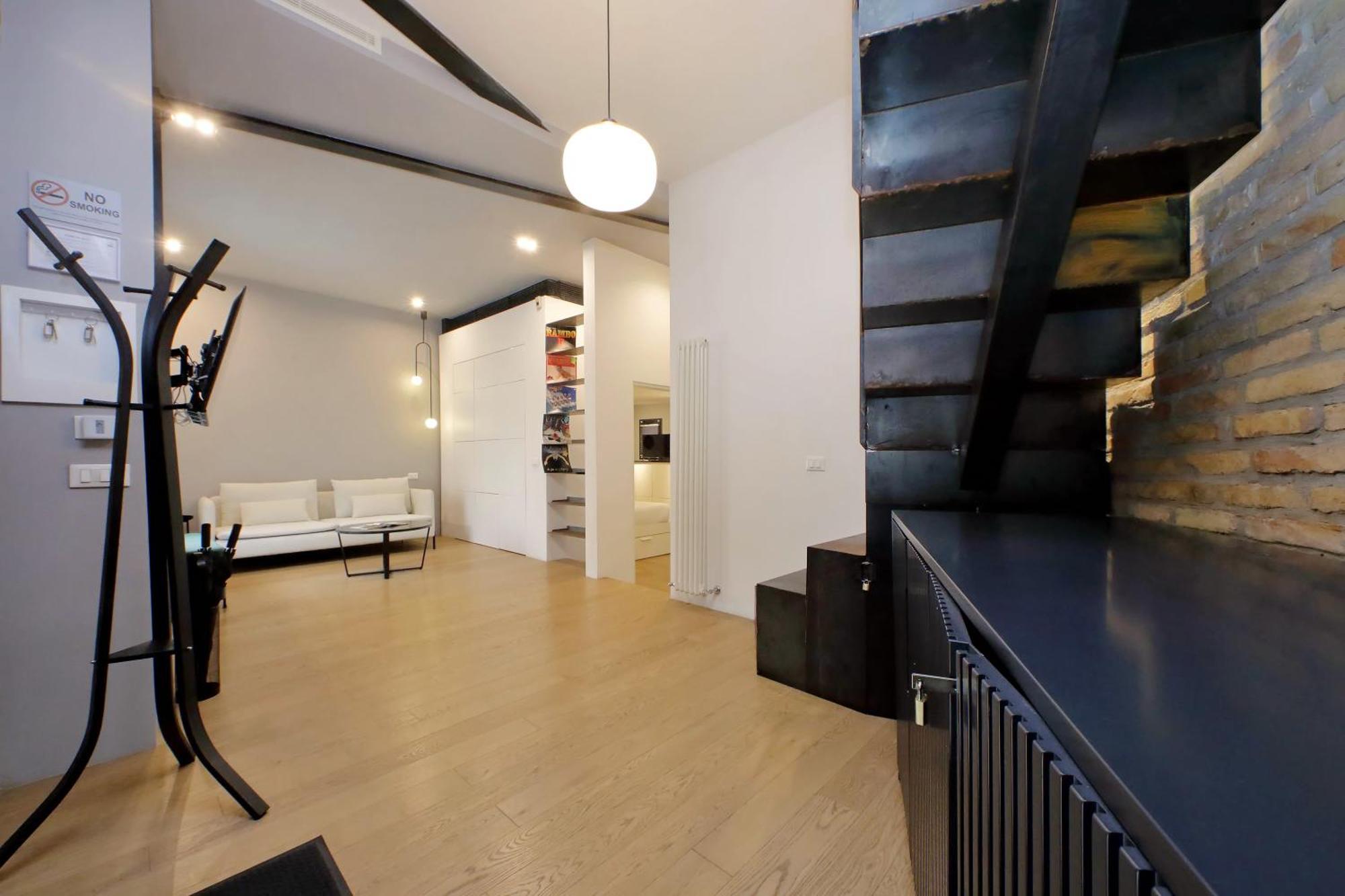 Apartment Homely Loft Beltrami 500 Mt From Piramide Rome