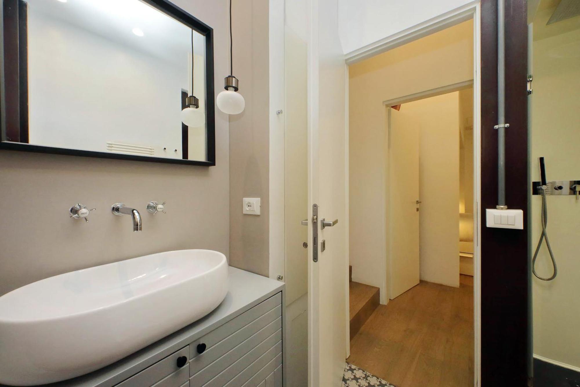 Apartment Homely Loft Beltrami 500 Mt From Piramide