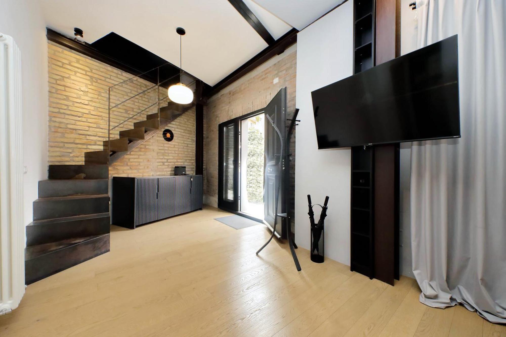 Homely Loft Beltrami 500 Mt From Piramide Apartment Rome